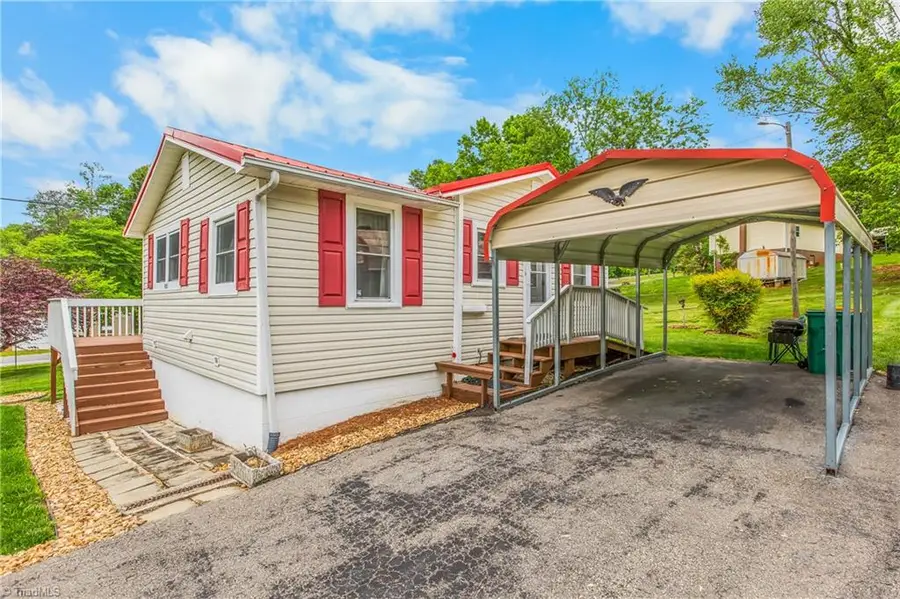 103 Howard Street, Pilot Mountain, NC 27041 - #3