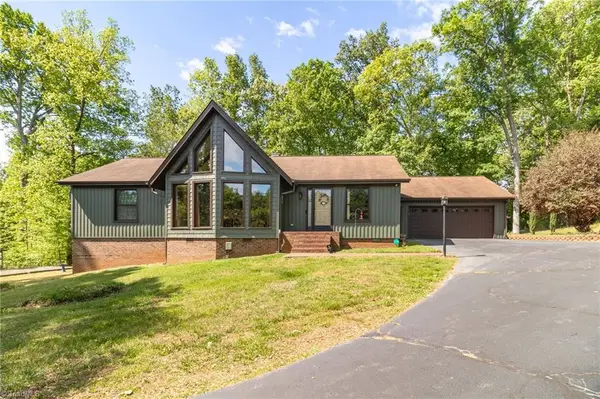 1210 Bunny Trail, Winston-Salem, NC 27105