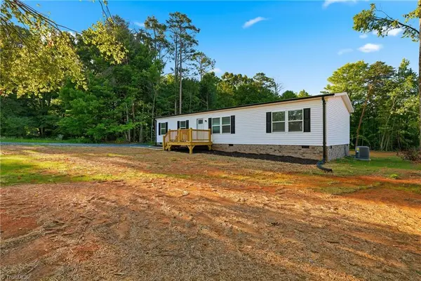 4425 Old Us Highway 421, Hamptonville, NC 27020
