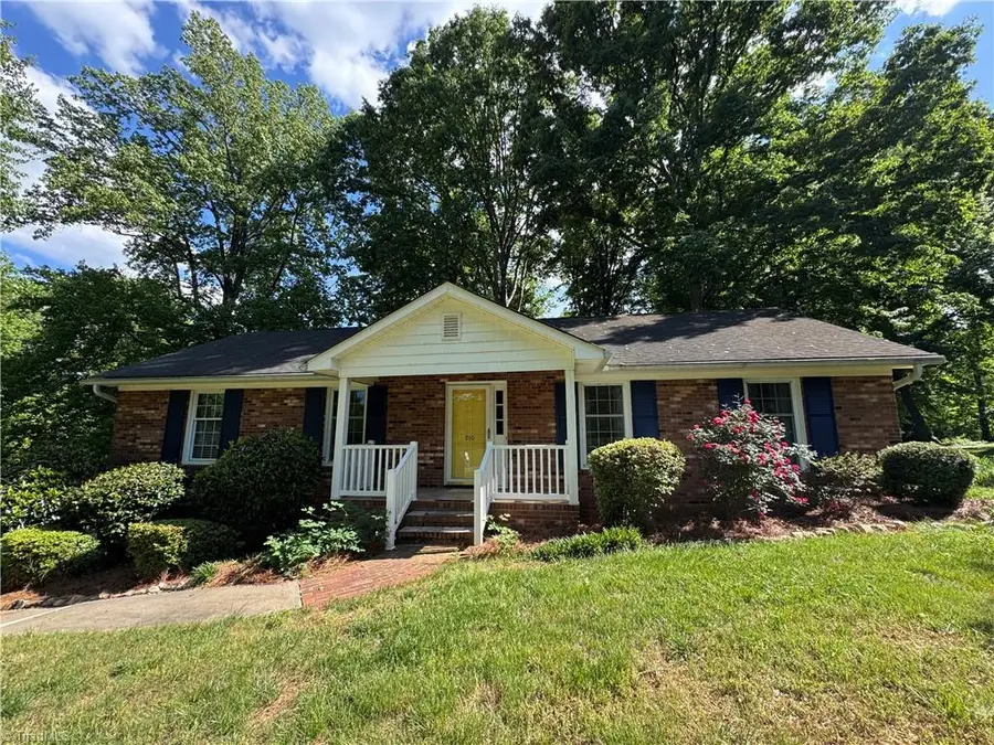 910 Forestglen Drive, Clemmons, NC 27103 - #2