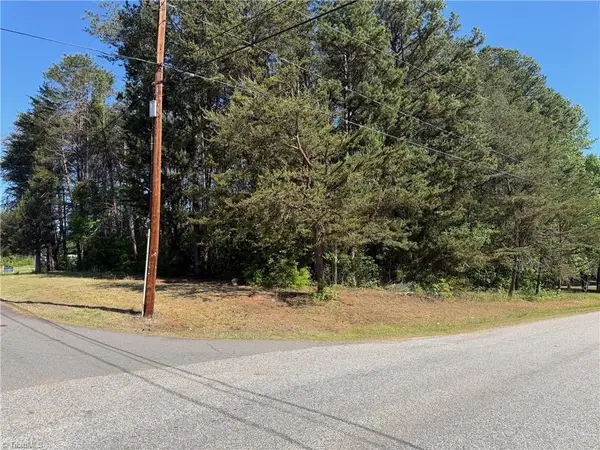 400 Lyons Drive, Clemmons, NC 27012