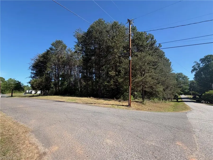 400 Lyons Drive, Clemmons, NC 27012 - #2