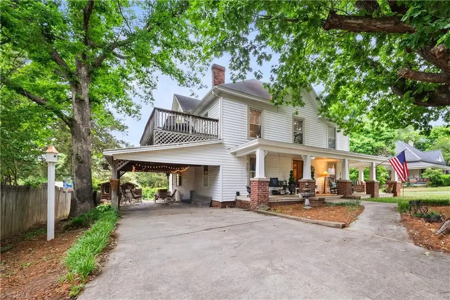 216 W 2nd Street, Denton, NC 27239 - #2