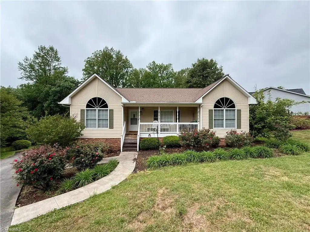 124 Hunter Circle, Wilkesboro, NC 28697 - #1