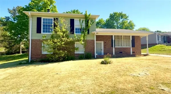 231 Foxcroft Drive, Winston-Salem, NC 27103