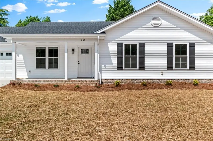 859 W Lee Avenue, Yadkinville, NC 27055 - #2