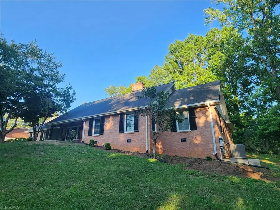 101 S 8th Avenue, Mayodan, NC 27027 - #3
