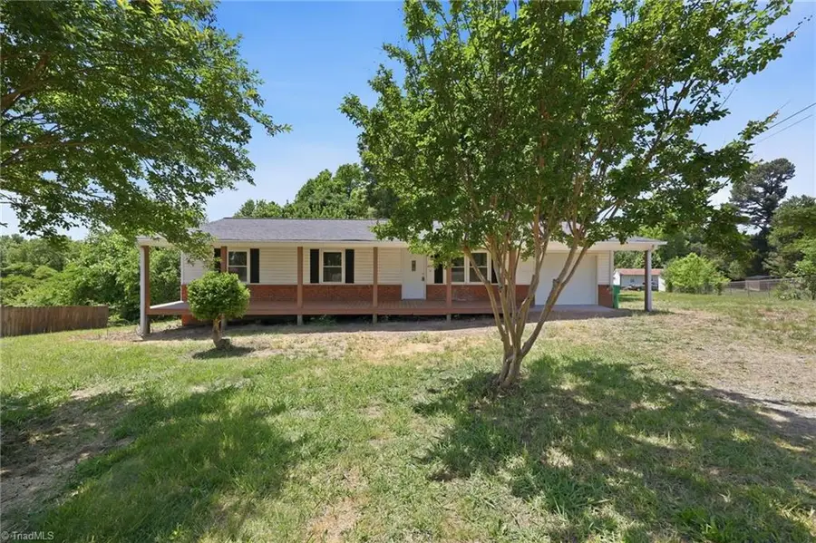 4237 Valley Circle, Thomasville, NC 27360 - #2