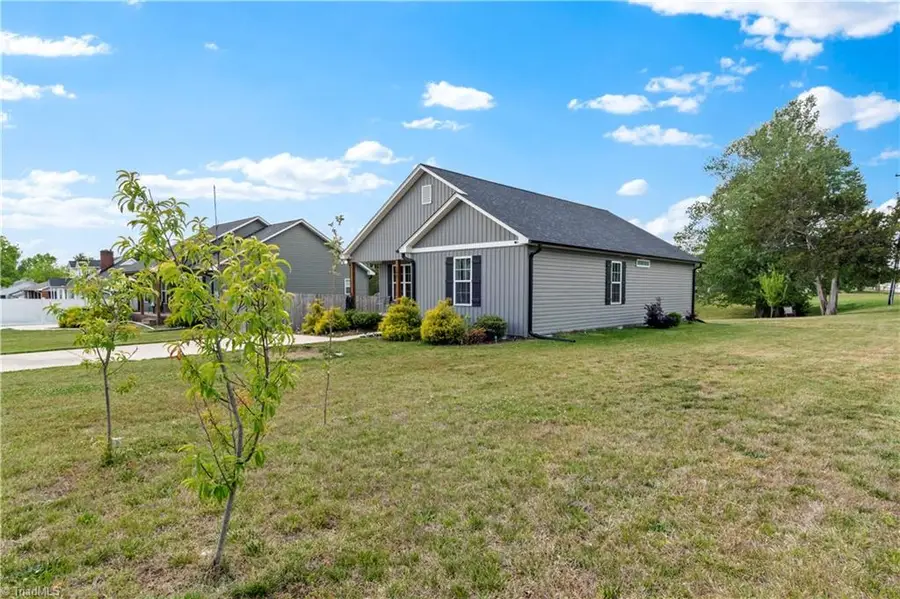 100 Hillside Drive, Thomasville, NC 27360 - #2