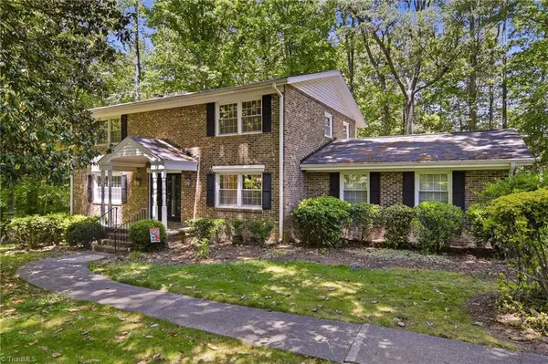 2621 W Woodlyn Way, Greensboro, NC 27407