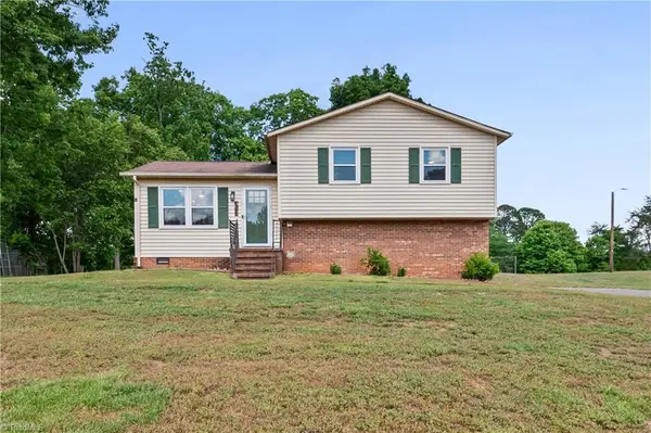 5561 Remington Point Drive, Walkertown, NC 27051
