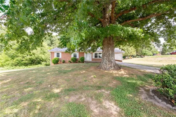 6221 Salem Chapel Road, Walnut Cove, NC 27052