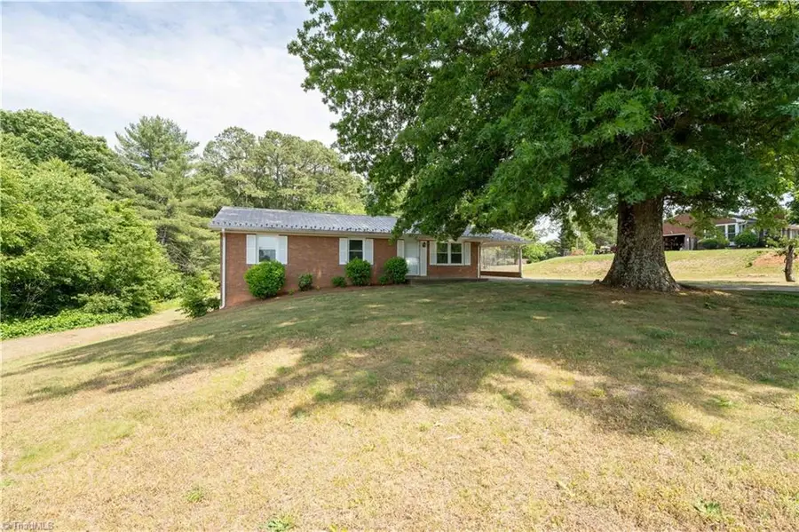6221 Salem Chapel Road, Walnut Cove, NC 27052 - #2