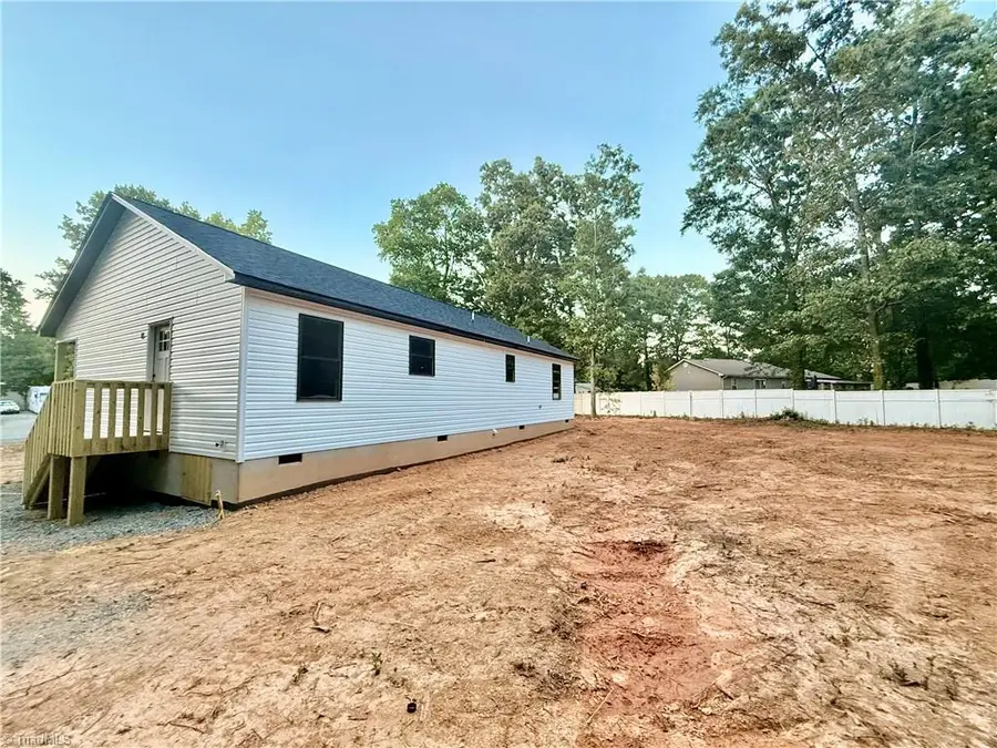 1010 High Rock Shores Drive, Lexington, NC 27292 - #3