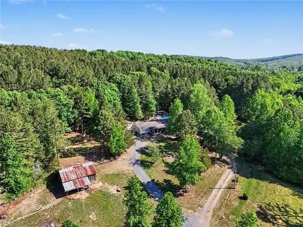 1067 Angel Fire Trail, Seagrove, NC 27341