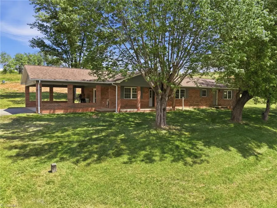 954 Parsonsville Road, Purlear, NC 28665 - #2
