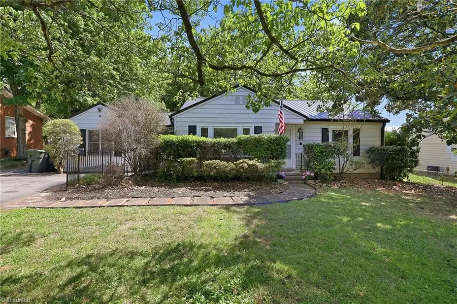 310 E Holly Hill Road, Thomasville, NC 27360 - #2
