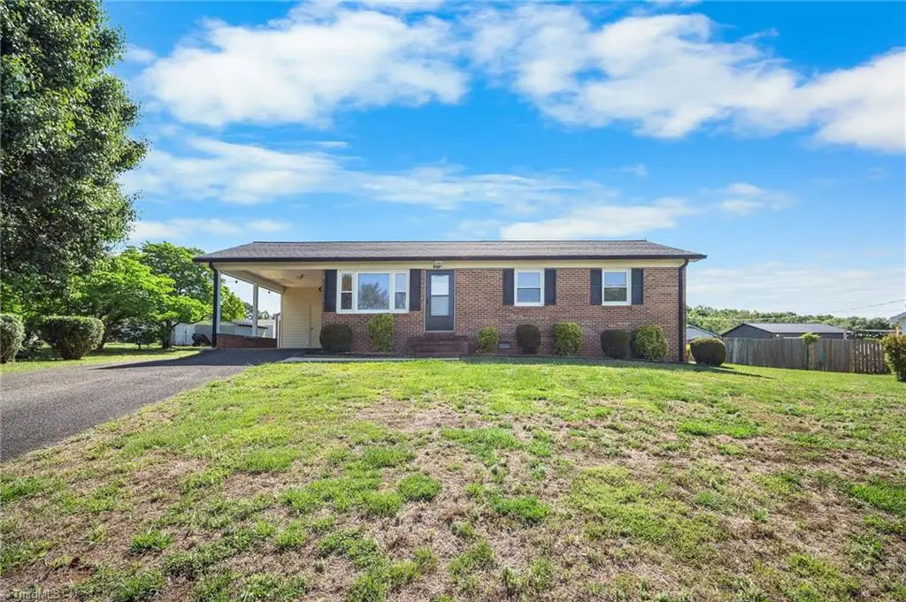 287 Holly Avenue, Mount Airy, NC 27030 - #1