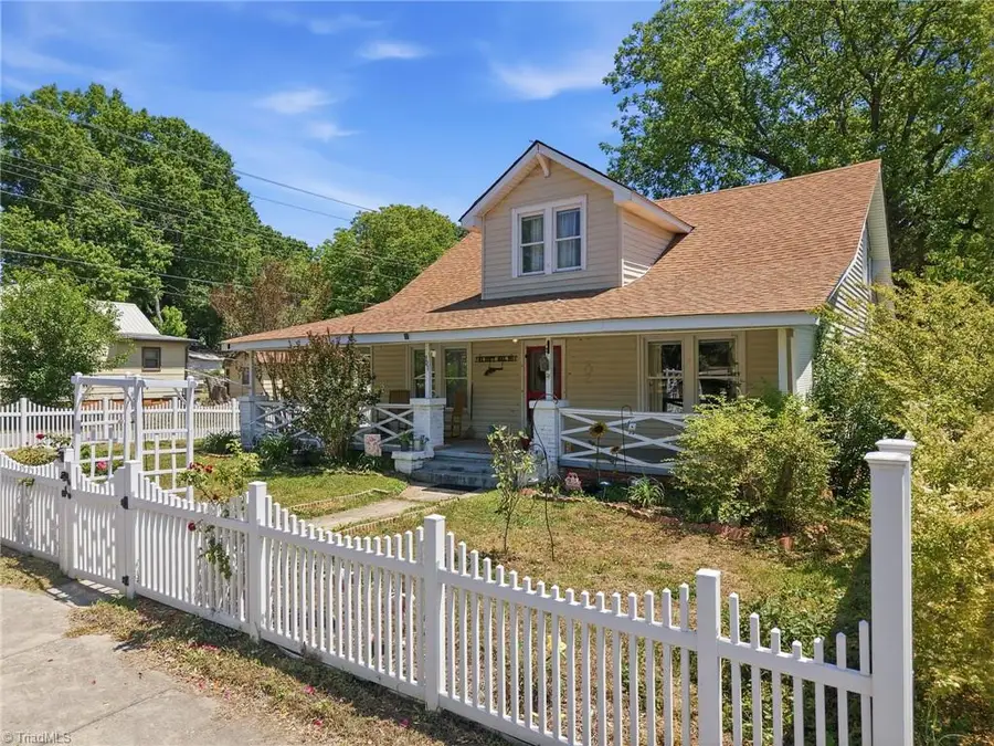 901 Montgomery Street, Reidsville, NC 27320 - #2