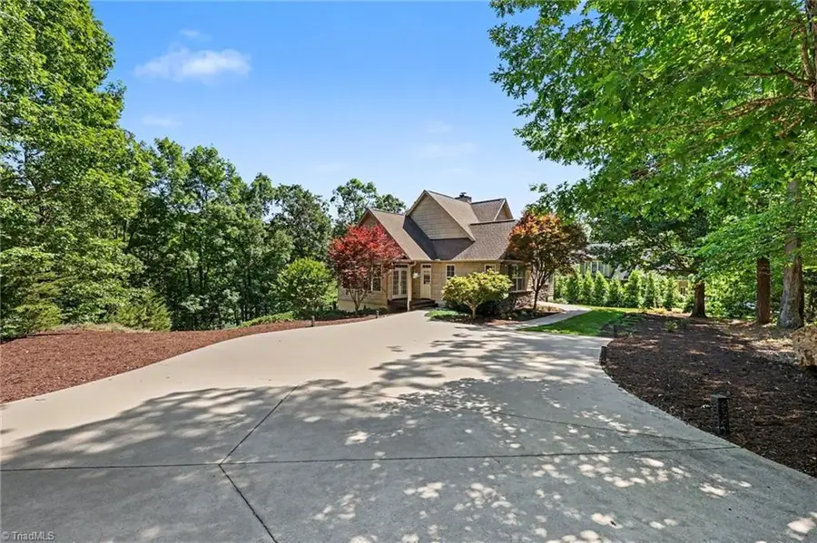 242 Harbor Drive E, Lexington, NC 27292 - #3