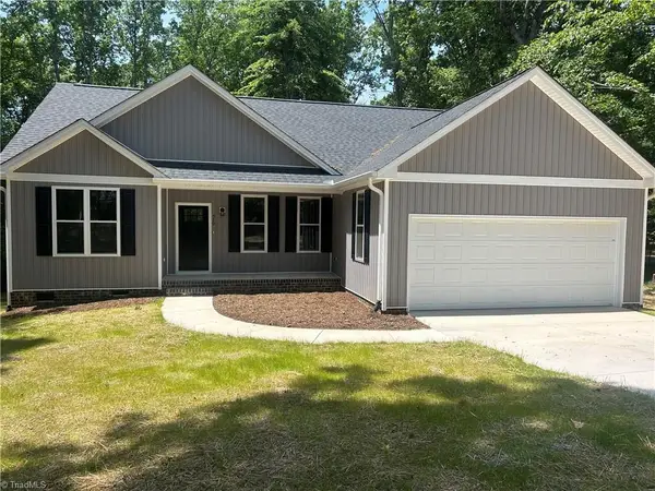 530 Oakwood Circle, Lexington, NC 27295