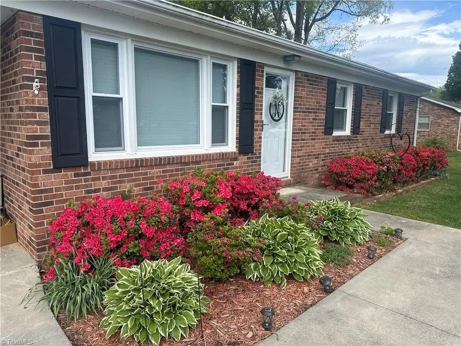 184 Shamrock Avenue, Mount Airy, NC 27030 - #2