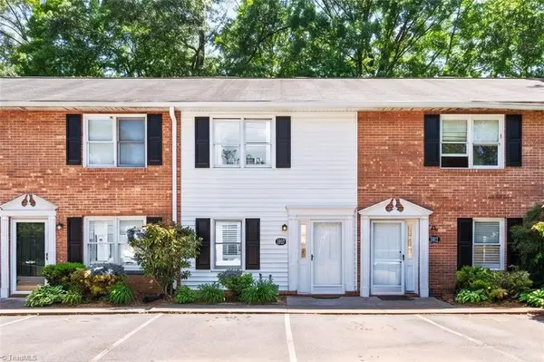 5910 King Charles Court, Clemmons, NC 27012