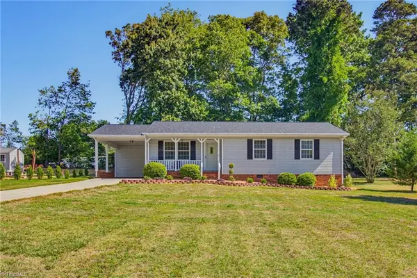 304 Oakwood Circle, Lexington, NC 27295