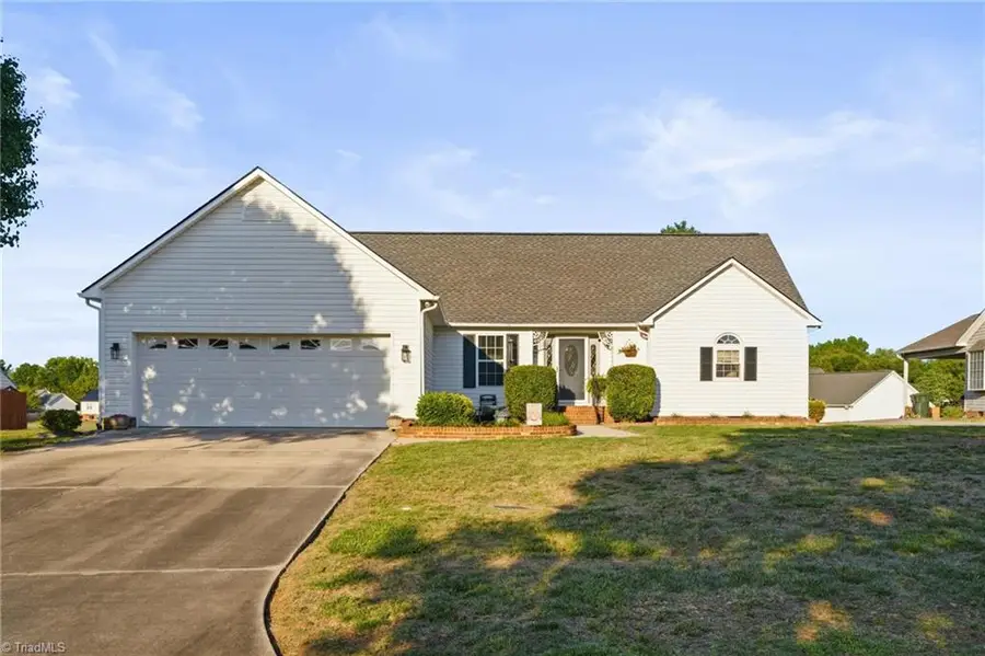101 Erin Lane, Thomasville, NC 27360 - #2