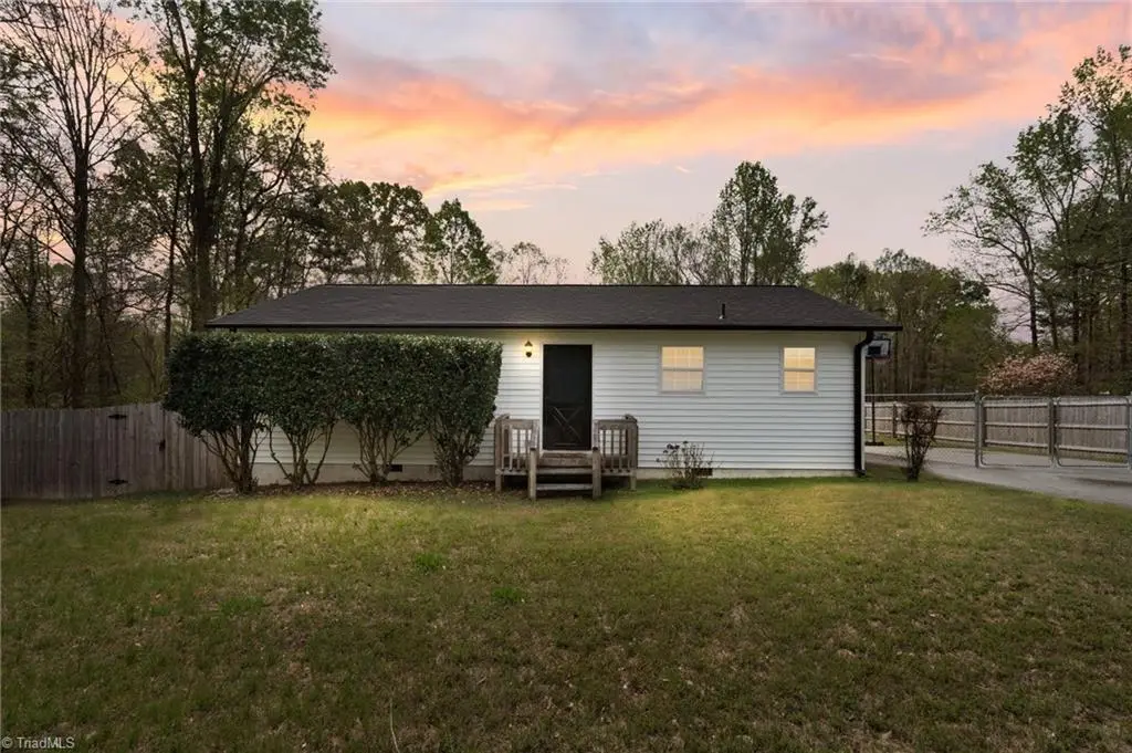 569 Pilot Circle, Thomasville, NC 27360 - #1