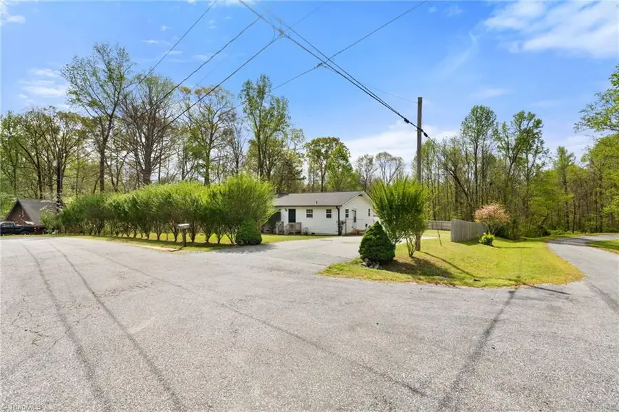 569 Pilot Circle, Thomasville, NC 27360 - #3