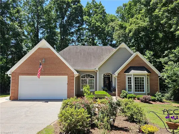121 Roxbury Court, Advance, NC 27006