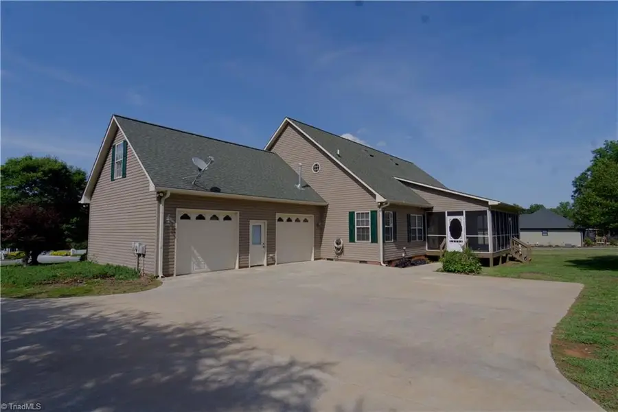 2034 Waterford Pointe Road, Lexington, NC 27292 - #3