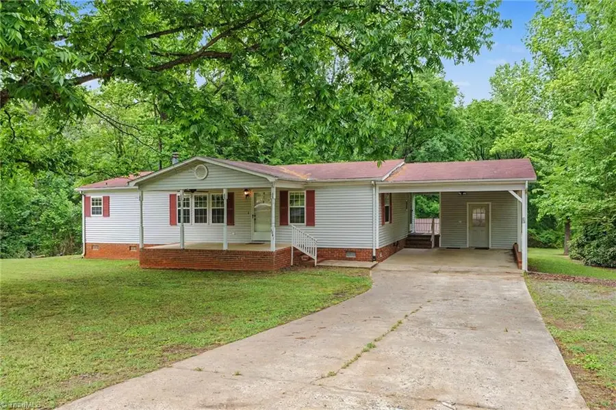 194 W 3rd Street, Denton, NC 27239 - #2