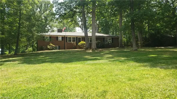7950 E Holly Grove Road, Thomasville, NC 27360
