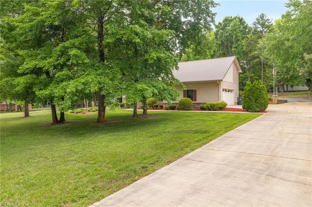 104 Willowbrook Drive, Thomasville, NC 27360 - #1