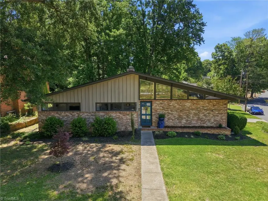 2607 Woodview Drive, Greensboro, NC 27408 - #2