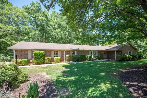 4484 Cotswold Road, Pfafftown, NC 27040
