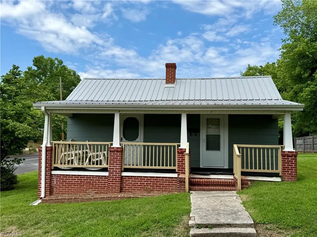 212 S 6th Avenue, Mayodan, NC 27027 - #1