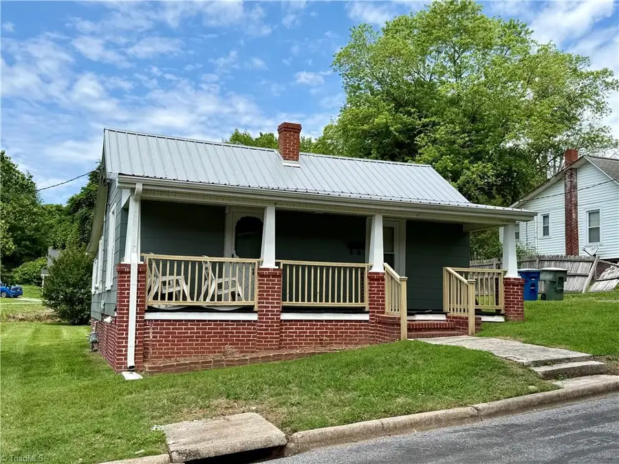 212 S 6th Avenue, Mayodan, NC 27027 - #2