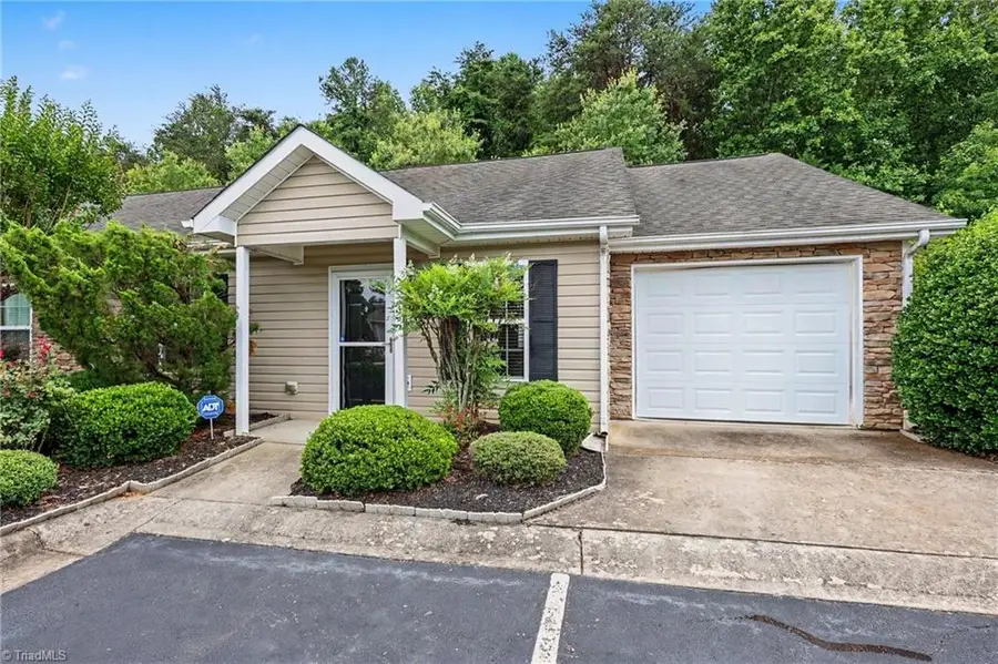 2957 Hyde Place Circle, Winston Salem, NC 27103 - #2