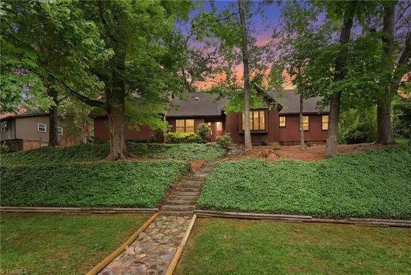 222 Shadowlawn Drive, Jamestown, NC 27282