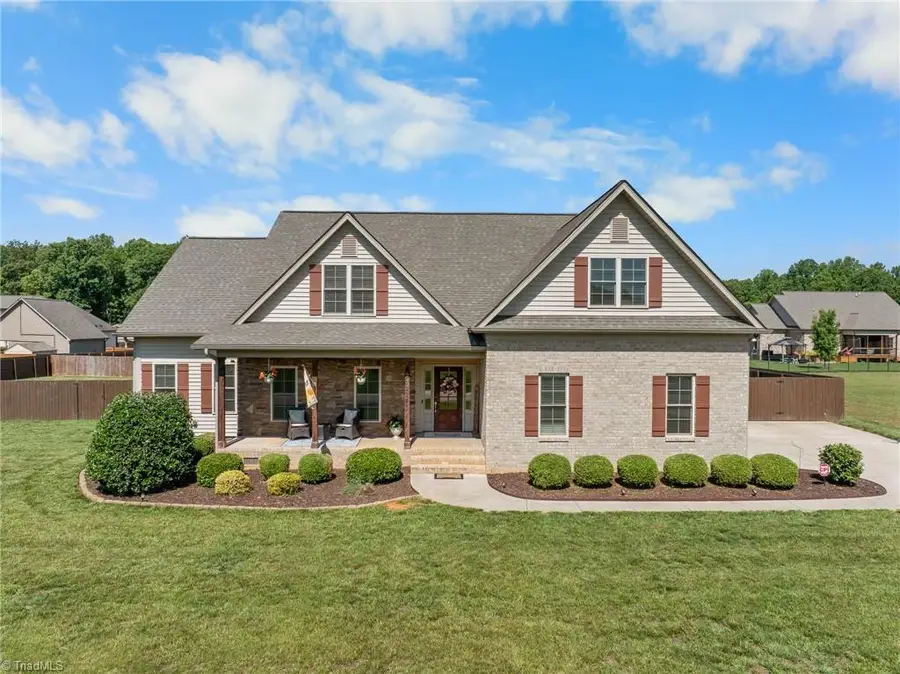 242 Deerwood Drive, Lexington, NC 27295 - #2