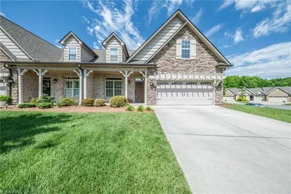 5209 Sunny Brook Court, Clemmons, NC 27012