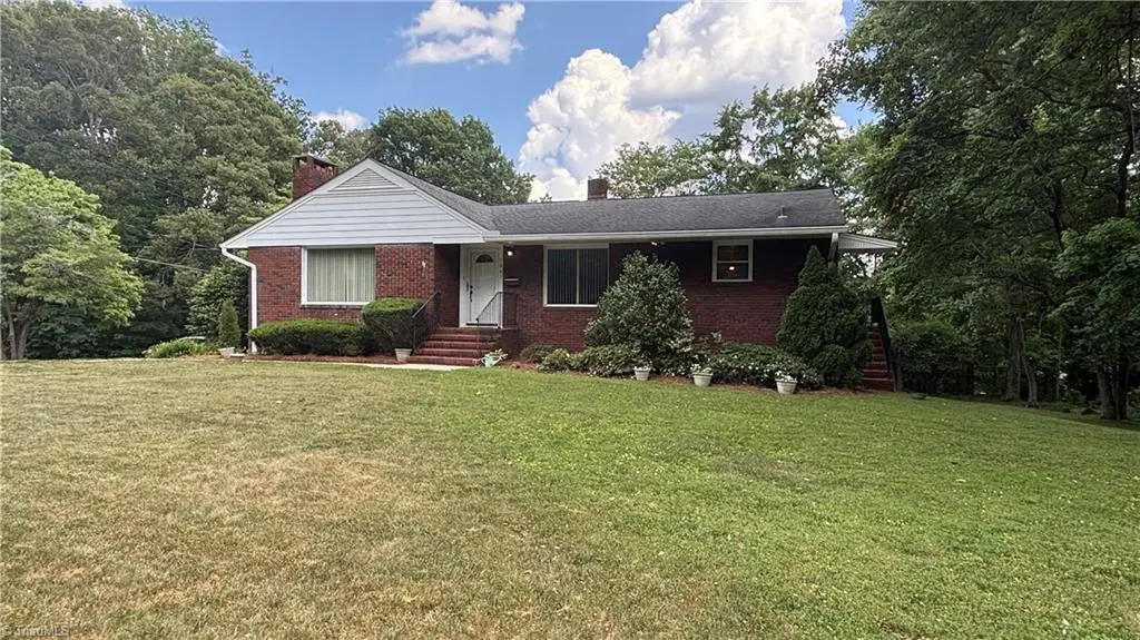 1061 N Peace Haven Road, Winston Salem, NC 27104 - #1