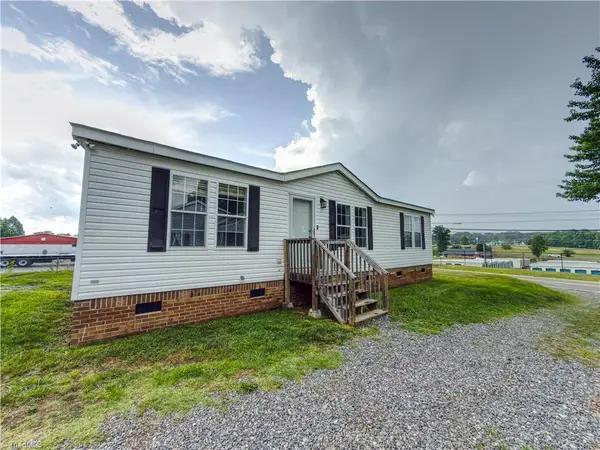 3084 Old Us Highway 52 S, Pilot Mountain, NC 27041