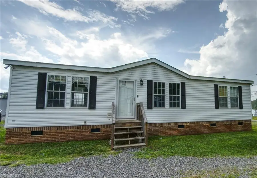 3084 Old Us Highway 52 S, Pilot Mountain, NC 27041 - #2