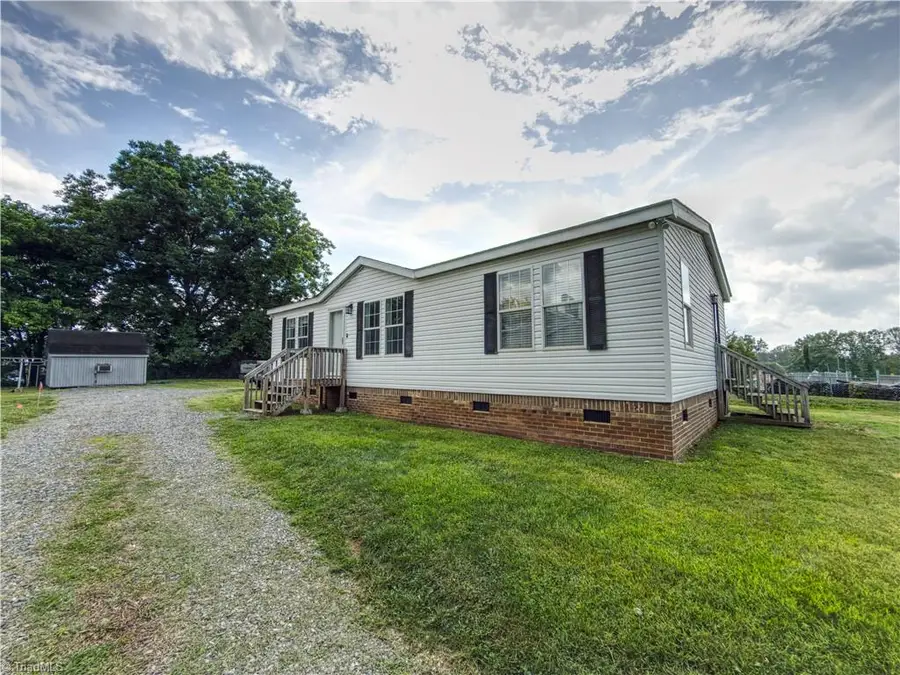 3084 Old Us Highway 52 S, Pilot Mountain, NC 27041 - #3