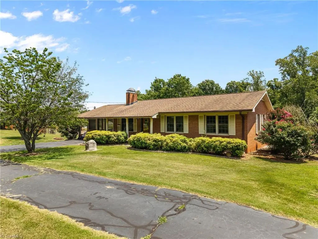 3211 Nc Highway 8 S, Walnut Cove, NC 27052 - #1