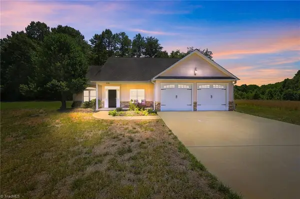 2100 Waterford Pointe Road, Lexington, NC 27292